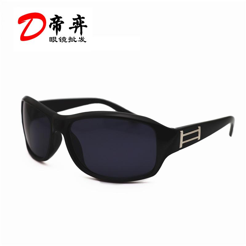 Sunglasses men's square sunglasses black new glasses batch PC frame fashion simple flat glasses night vision goggles