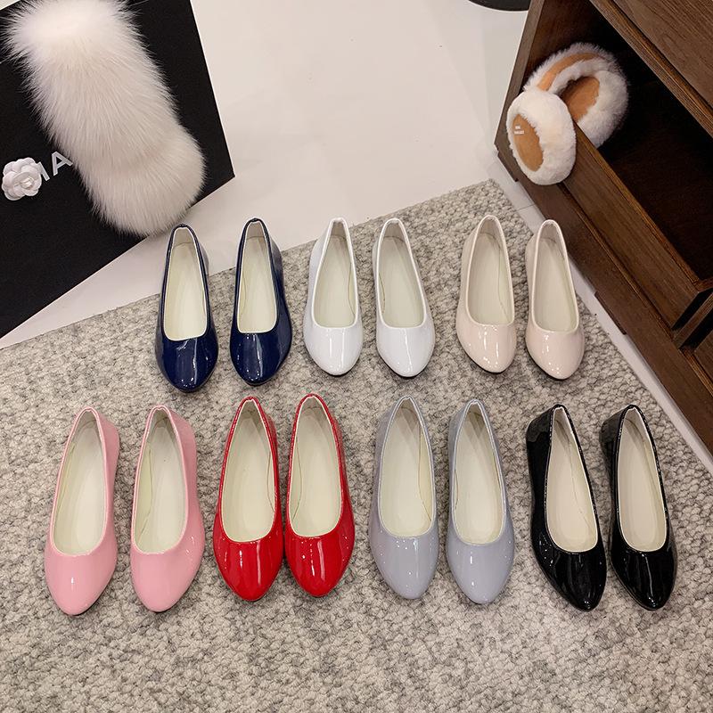 2026 Fashionable Korean Style Flat Pointed Toe Casual Work Shoes for Women Wholesale Size 42 Large Size Patent Leather Women's Shoes Cross-Border