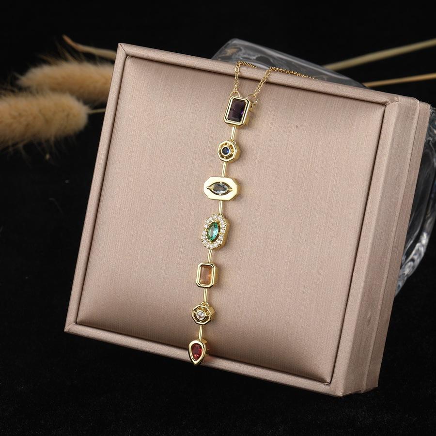Retro Palace Style Sparkling Diamond Pendant Clavicle Chain for Women, Light Luxury, Exquisite, Fashionable, Unique and High-End Tassel Necklace