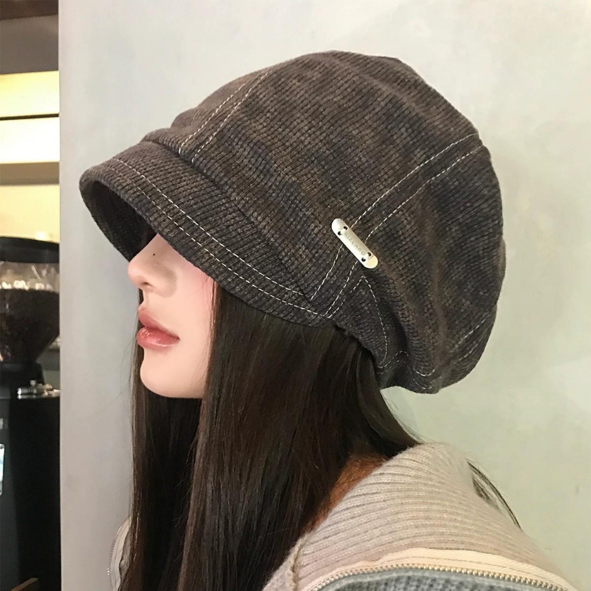 American retro knitted beanie with metal logo for women, suitable for autumn and winter, makes the face look smaller, suitable for large head sizes, cold weather hat