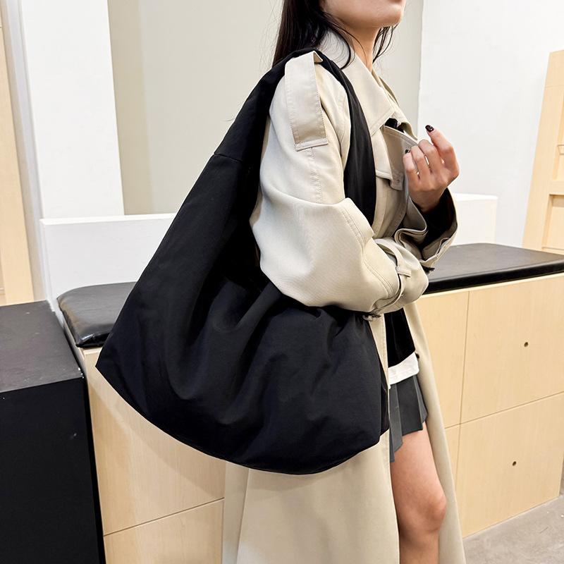 Cross-Border Large-Capacity Japanese, Korean and Hong Kong Style Armpit Bag 2026 New Fashion Nylon Cloth Shoulder Bag Retro Handheld Women's Bag