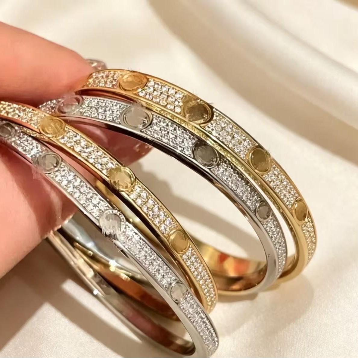 In-stock wide round three-row diamond starry sky bracelet with fine craftsmanship and clasp, full diamond bracelet, fashionable light luxury couple's bracelet