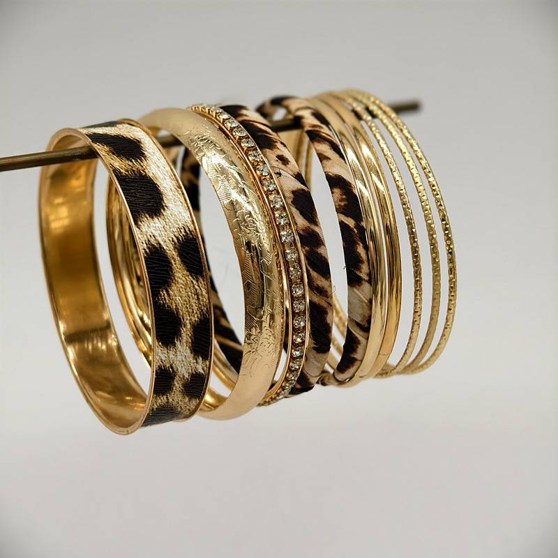 European and American Cross-Border Rhinestone-Embellished Leather Leopard Print Bracelet, Vintage Artistic Wristband with Exaggerated Design, Stackable Jewelry for Women, Retro
