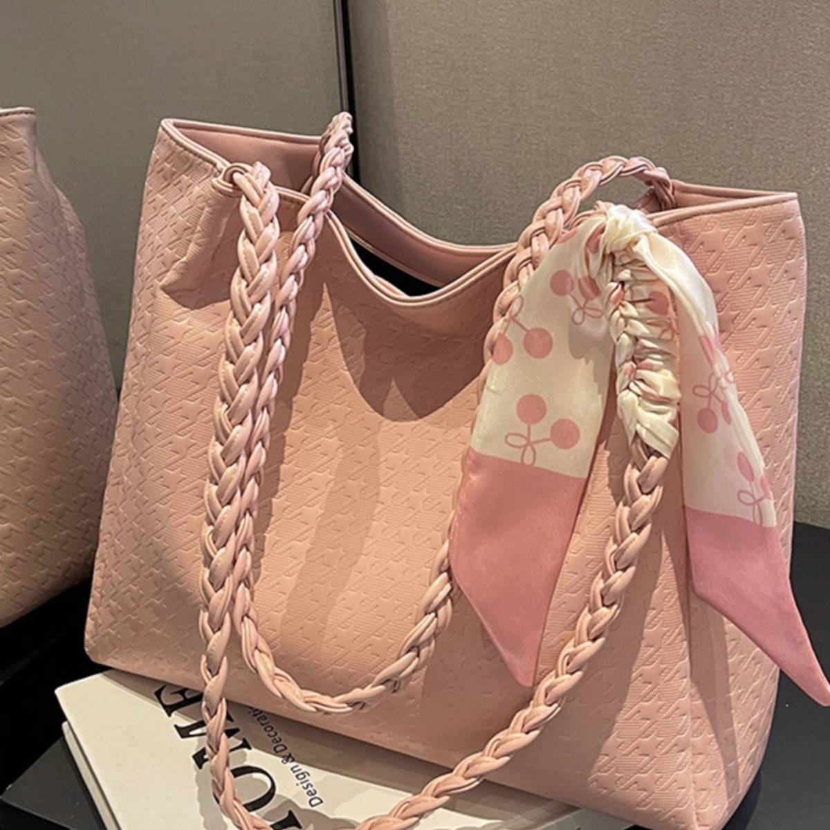 High-end foreign-style large-capacity bag 2023 new women's bag fashion commuter shoulder bag summer popular tote bag