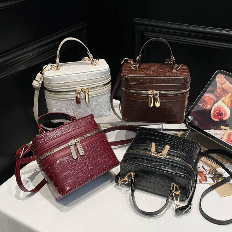 2026 New Women's Box Bag, Portable Mini Makeup Bag, Fashionable Handbag, Simple Shoulder Crossbody Bucket Bag