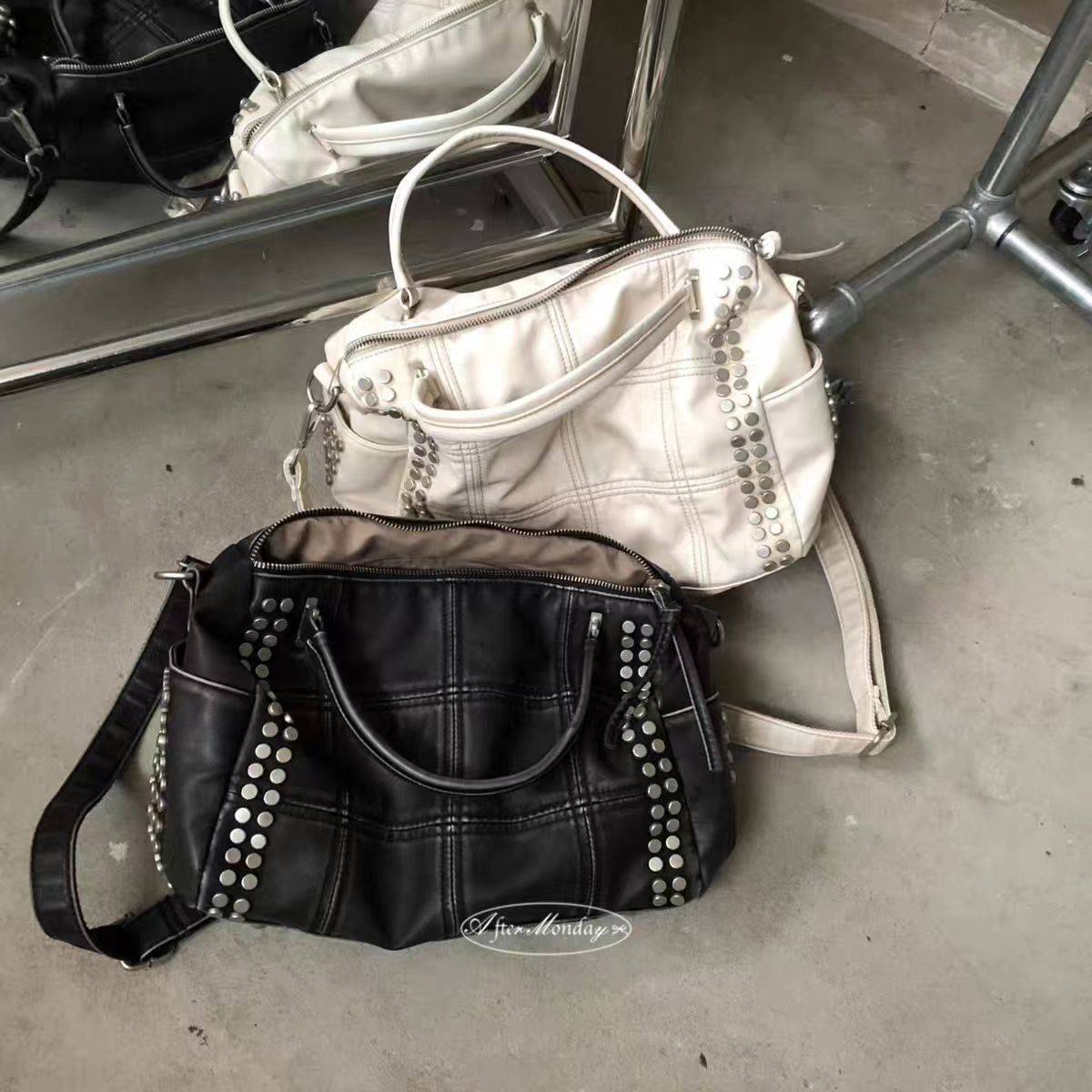 2026 New Korean Style Women's Large-Capacity Bag with Rivets, Pillow Bag, Large Handbag, Shoulder Bag, Crossbody Bag