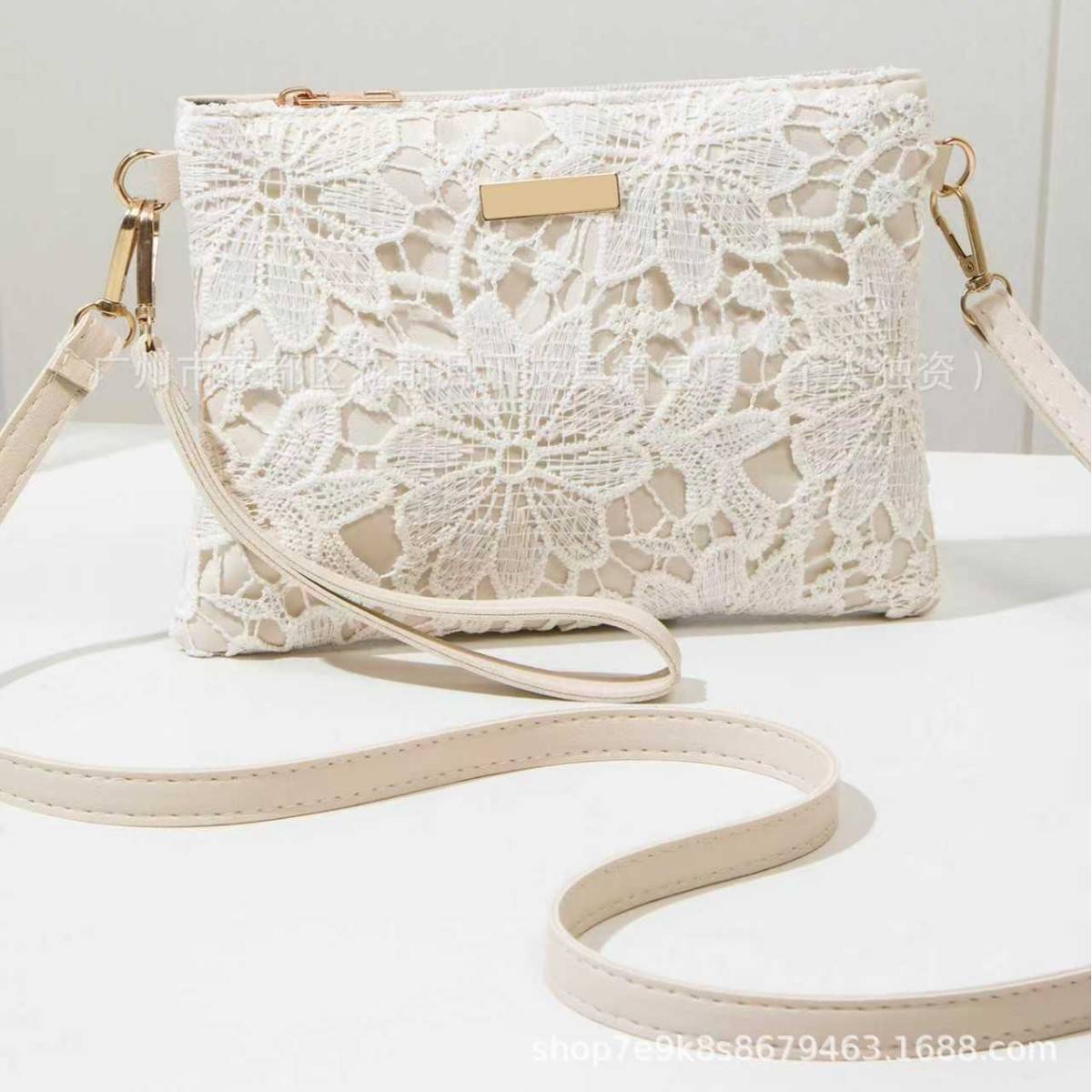2025 Autumn New Trendy Hollow Flower Clutch Bag Women's Casual Style Pu Small Square Bag Light Luxury Daily Matching