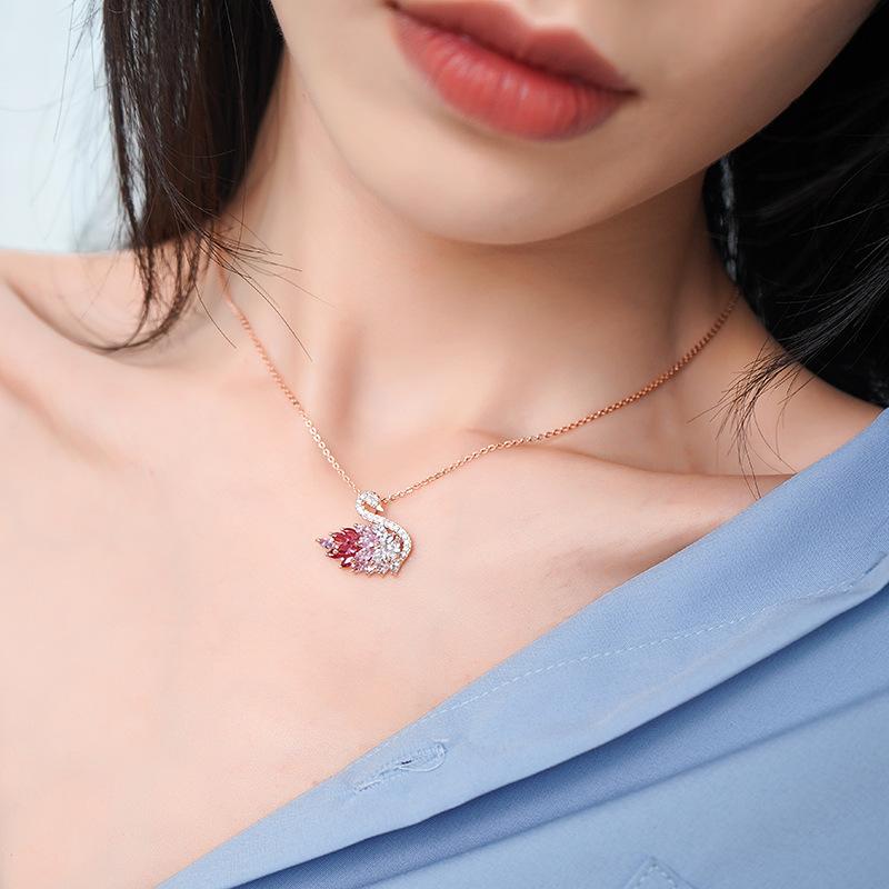 Black Swan Simple Joker New Korean Girls Pendant Necklace Gradient Fried Duck Clavicle Chain Necklace Wholesale