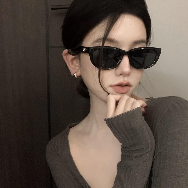 2025 New Korean Style Personalized Sunglasses for Women Retro Cat Eye Oval Frame Sunglasses Internet Celebrity Ins Style Sunshade Glasses