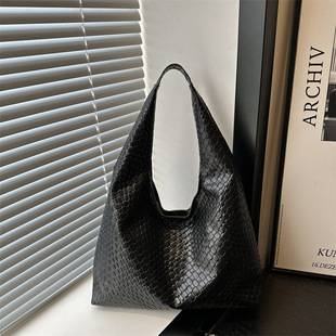 Large-Capacity Underarm Bag for Women 2025 New Autumn Fashion Shoulder Bag Retro Commuter Tote Bag