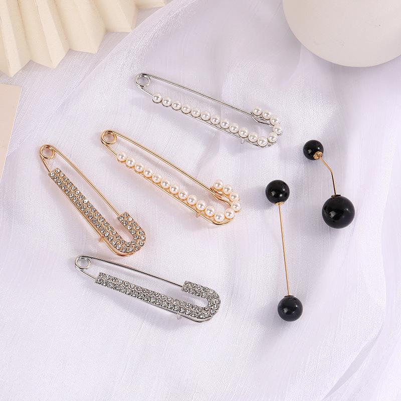 Waist-tight pin waist-tight artifact artificial pearl brooch rhinestone anti-exposure buckle straight pin curved pin pin wholesale
