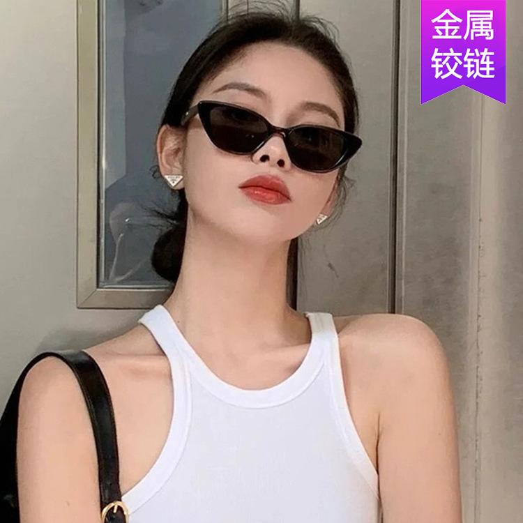 Retro Triangle Cat-Eye Small Face Sunglasses Women's High-End Sense ins Black Small Frame Sun Protection Shaped Photograph Sunglasses