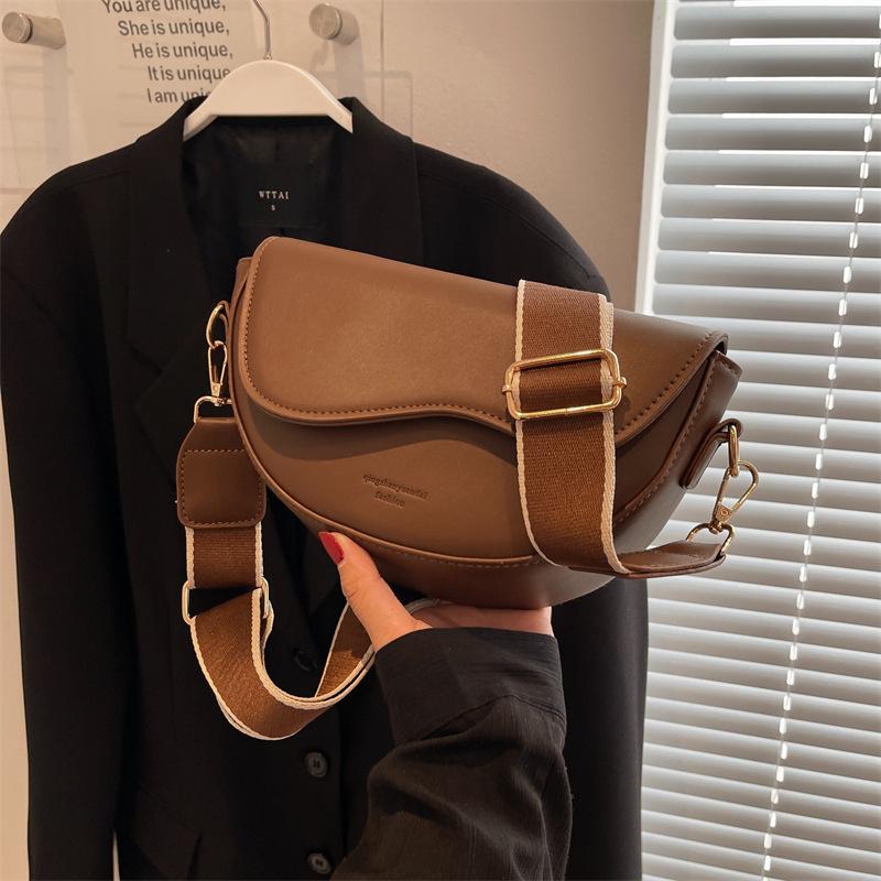 Textured Small Bag for Women 2025 New Popular Retro Versatile Tote Bag Crossbody Bag Single Shoulder Underarm Saddle Bag