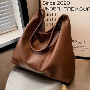 2026 New Women's Bag, Large Capacity, Versatile Handbag, Shoulder Bag, Fashionable Pu Material, Bucket-Shaped Tote Bag, Commuter Bag