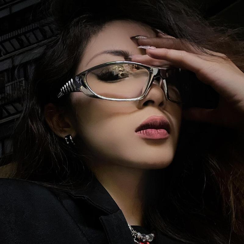 European and American Future Technology Sunglasses Y2K Millennium Sunglasses Sexy Retro High-End Sunglasses Street Style Women
