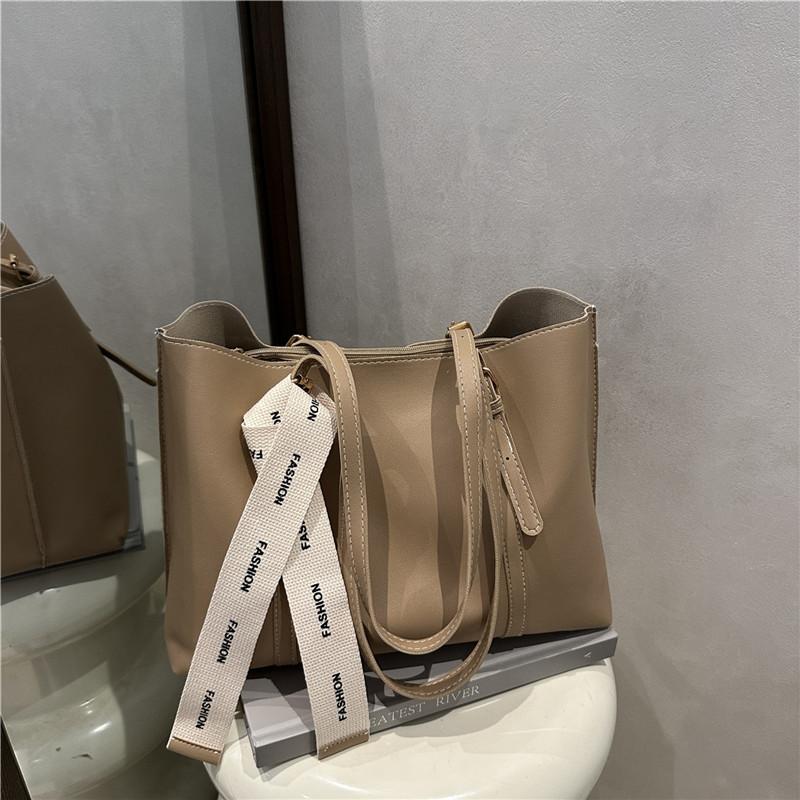 Korean Style Fashionable Large-Capacity Bag for Women 2026 New Model Niche High-Value Commuter Shoulder Tote Bag Large Bag