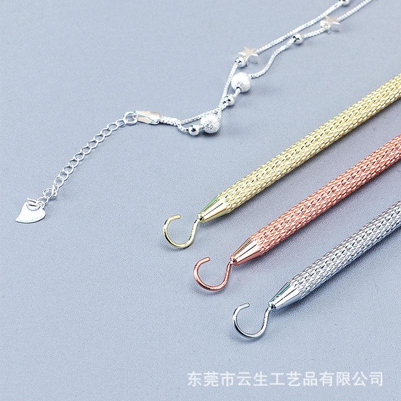 Original Patented Quick-Wearing Bracelets with Auxiliary Hand Ornaments to Wear Self-Service Artifacts with Wrist Jewelry Without Asking for Help