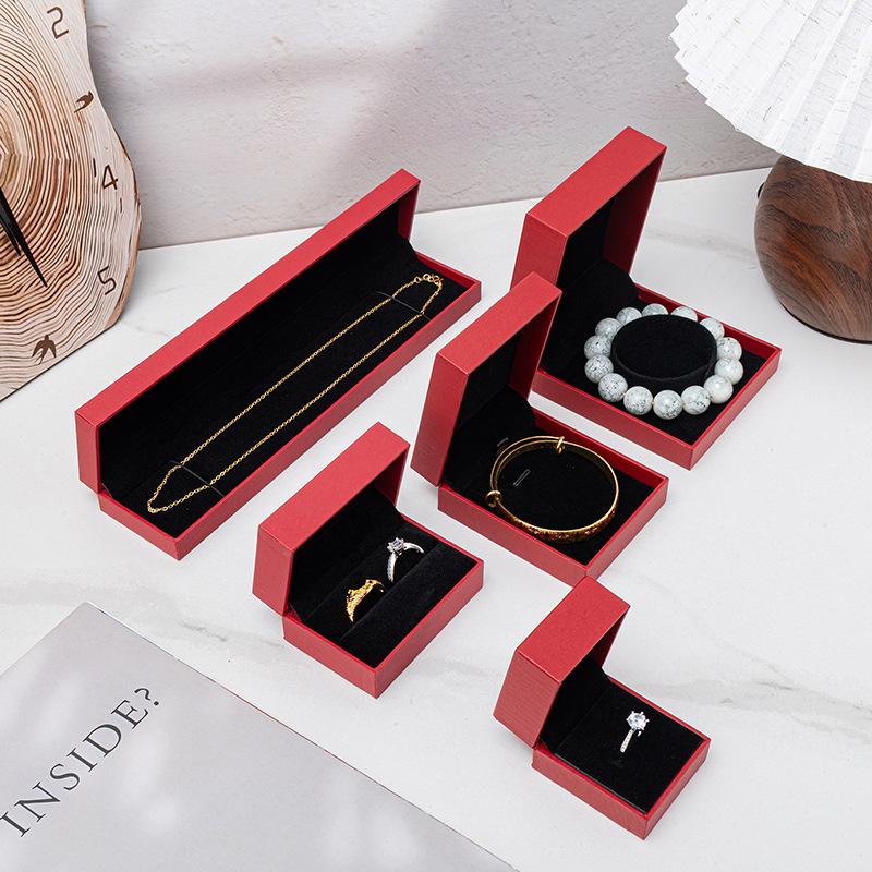 8538 Red Leatherette Paper Right-Angle Jewelry Box Necklace Ring Box Jewelry Emerald Gift Box Factory Direct Sale Bracelet