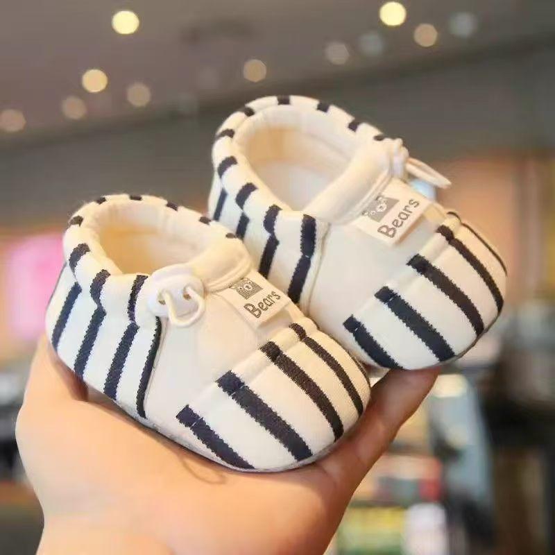 Baby Shoes with Soft Soles, New Spring Model Walking Shoes for Boys and Girls Aged 1-2 Years, Soft-Soled Walking Shoes for Babies
